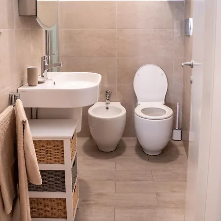 Guesthost - Cozy In The Heart Of *