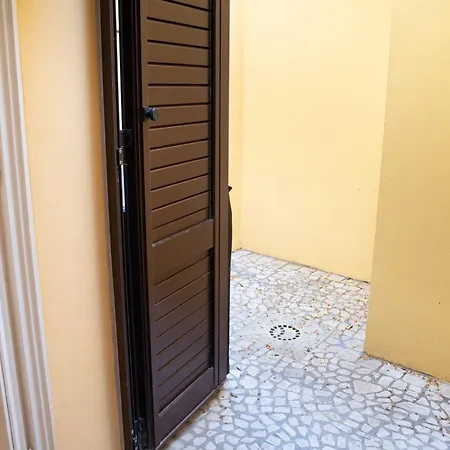 Guesthost - Cozy In The Heart Of דירה *